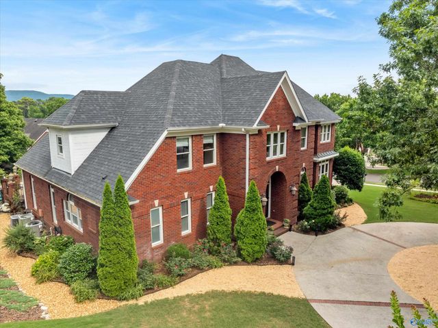 2901 Honors Row SE, Owens Cross Roads, AL 35763
