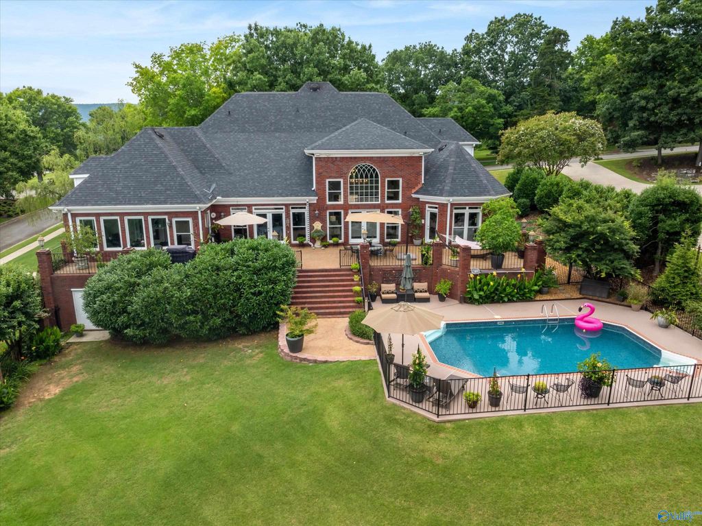 2901 Honors Row SE, Owens Cross Roads, AL 35763