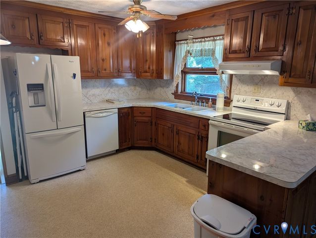 10409 Old Courtney Rd, Glen Allen, VA 23060