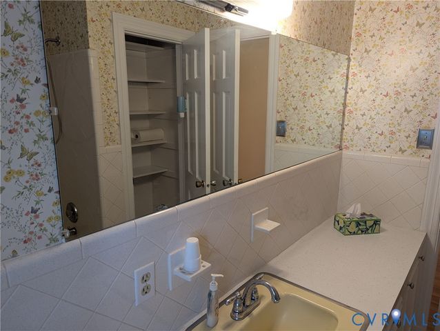 10409 Old Courtney Rd, Glen Allen, VA 23060