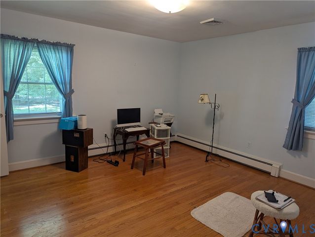 10409 Old Courtney Rd, Glen Allen, VA 23060