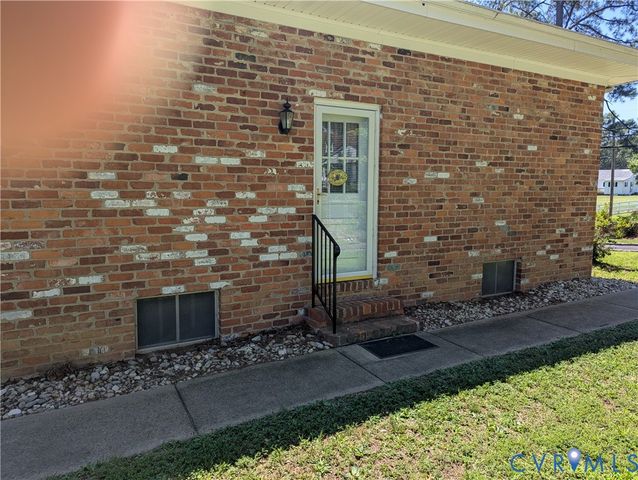 10409 Old Courtney Rd, Glen Allen, VA 23060