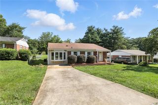 827 Woodcote Drive, Winston-salem, NC 27107