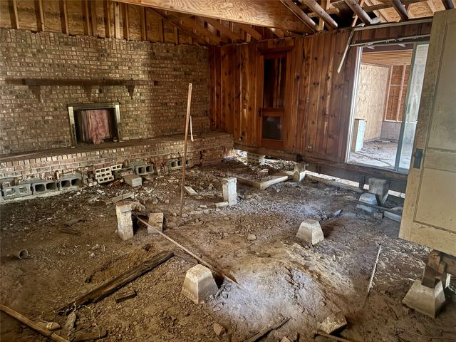 2250 W Kaufman Street, Paris, TX 75460