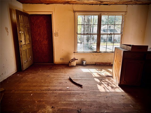 2250 W Kaufman Street, Paris, TX 75460