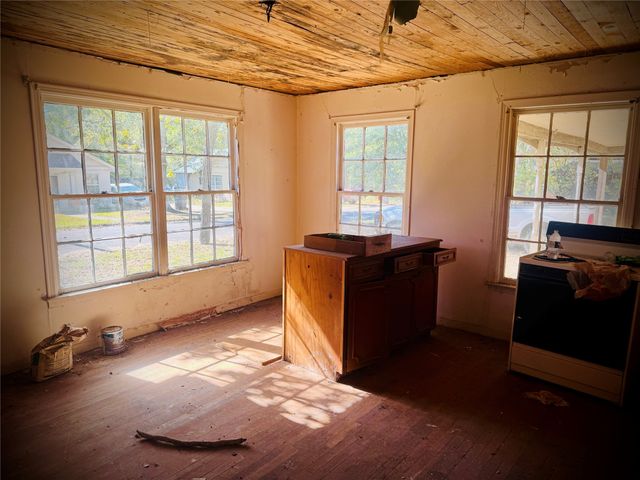 2250 W Kaufman Street, Paris, TX 75460