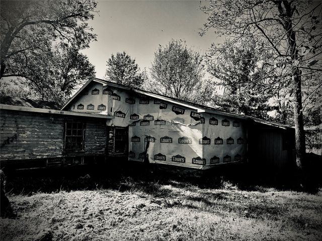 2250 W Kaufman Street, Paris, TX 75460