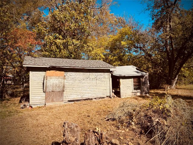 2250 W Kaufman Street, Paris, TX 75460