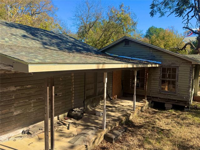 2250 W Kaufman Street, Paris, TX 75460