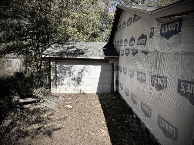 2250 W Kaufman Street, Paris, TX 75460