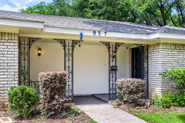 937 Birchwood Drive, Lancaster, TX 75146