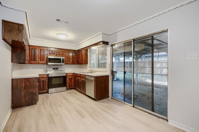 937 Birchwood Drive, Lancaster, TX 75146