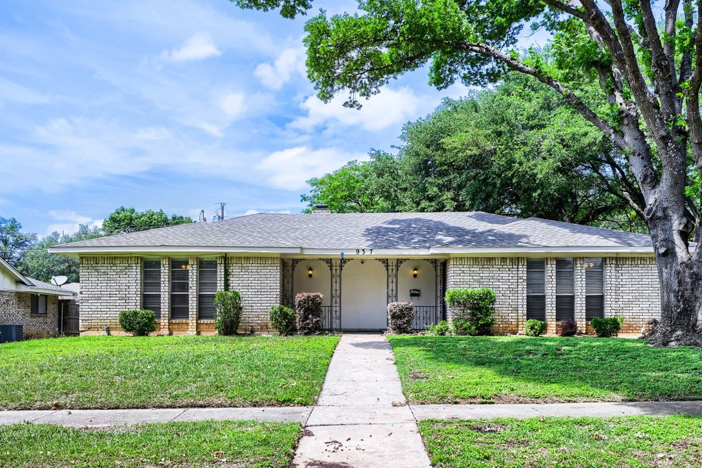 937 Birchwood Drive, Lancaster, TX 75146