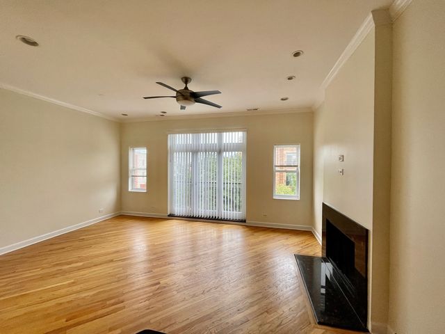 2215 W MONROE Street 4, Chicago, IL 60612