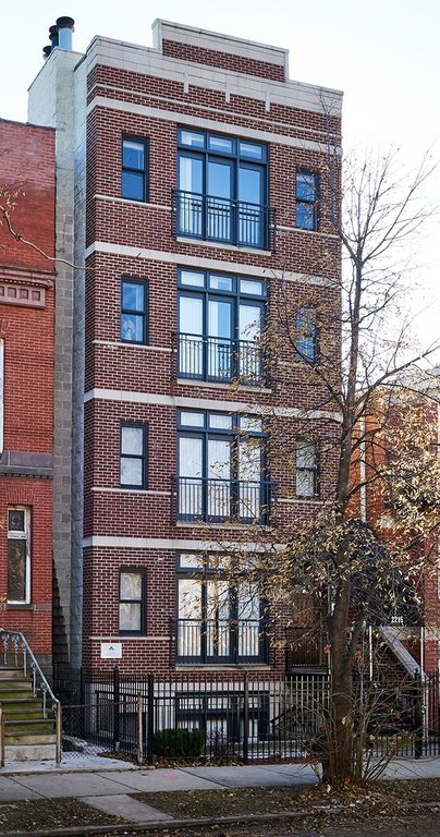 2215 W MONROE Street 4, Chicago, IL 60612