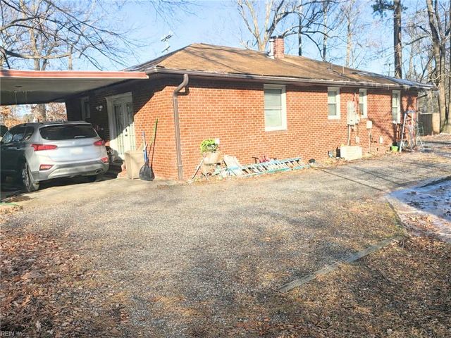 64 Saunders RD, Newport News, VA 23601