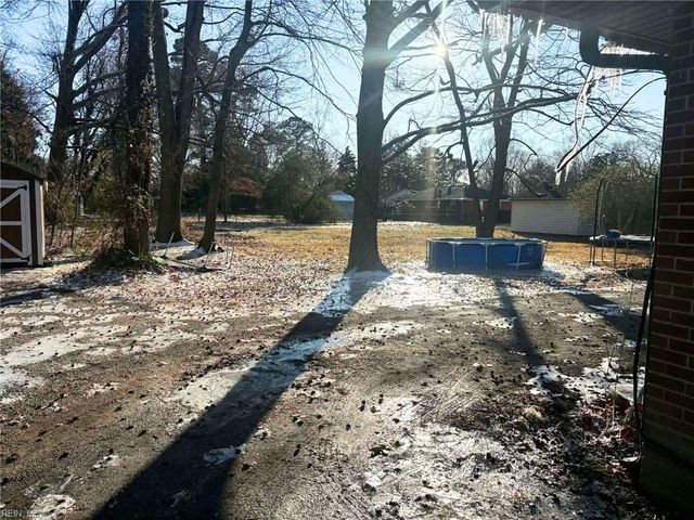 64 Saunders RD, Newport News, VA 23601