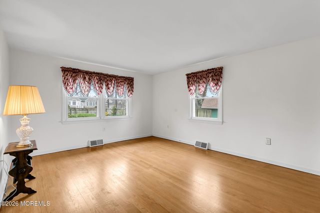 1 Riverview Avenue, Rumson, NJ 07760