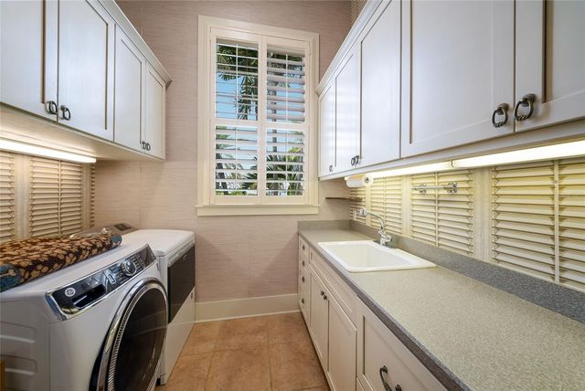 522 BAYVIEW DRIVE, Bradenton Beach, FL 34217