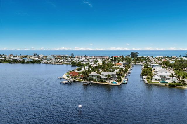 522 BAYVIEW DRIVE, Bradenton Beach, FL 34217