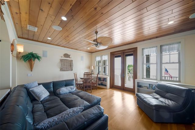 522 BAYVIEW DRIVE, Bradenton Beach, FL 34217
