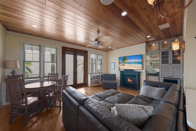 522 BAYVIEW DRIVE, Bradenton Beach, FL 34217