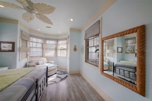 522 BAYVIEW DRIVE, Bradenton Beach, FL 34217