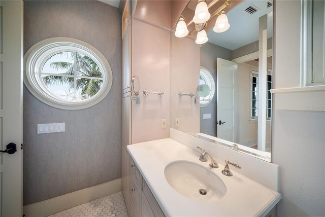 522 BAYVIEW DRIVE, Bradenton Beach, FL 34217