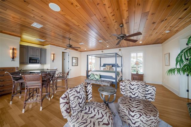 522 BAYVIEW DRIVE, Bradenton Beach, FL 34217