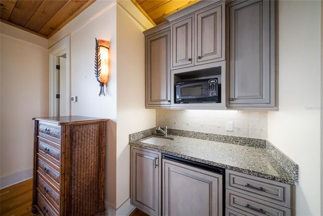 522 BAYVIEW DRIVE, Bradenton Beach, FL 34217