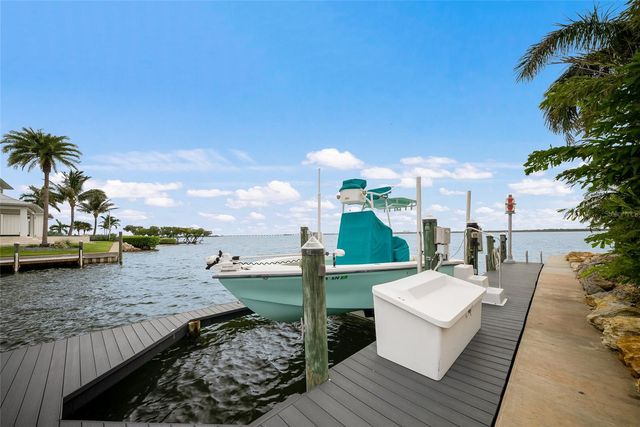 522 BAYVIEW DRIVE, Bradenton Beach, FL 34217