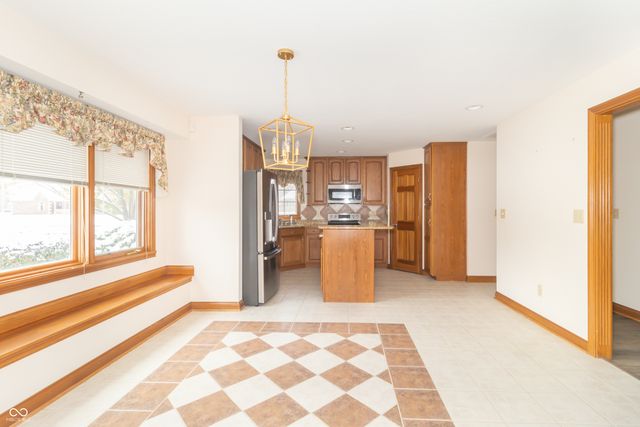 4053 S Village Row, New Palestine, IN 46163