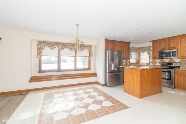 4053 S Village Row, New Palestine, IN 46163