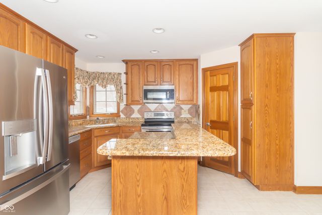 4053 S Village Row, New Palestine, IN 46163