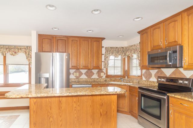 4053 S Village Row, New Palestine, IN 46163