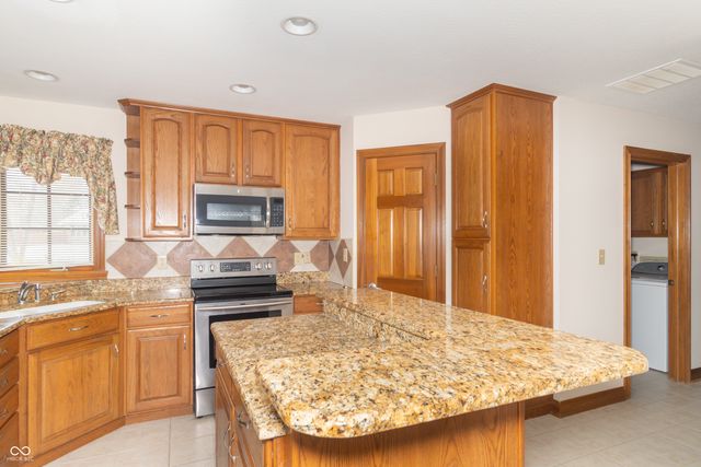 4053 S Village Row, New Palestine, IN 46163