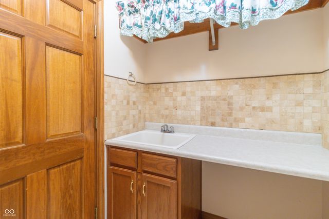 4053 S Village Row, New Palestine, IN 46163