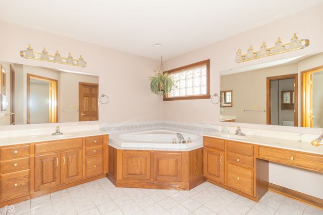 4053 S Village Row, New Palestine, IN 46163