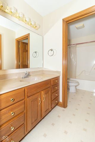 4053 S Village Row, New Palestine, IN 46163