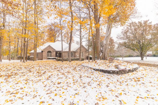4053 S Village Row, New Palestine, IN 46163