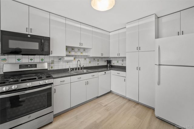 302 Pondside Drive, White Plains, NY 10607