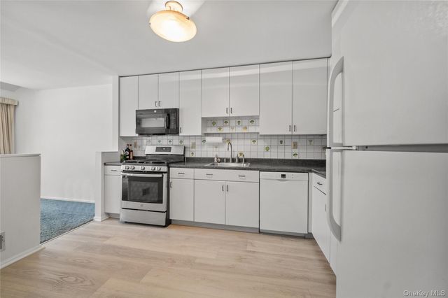 302 Pondside Drive, White Plains, NY 10607