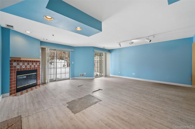 302 Pondside Drive, White Plains, NY 10607