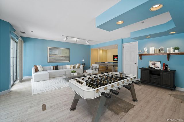 302 Pondside Drive, White Plains, NY 10607