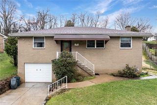 20 Fairhill Dr, City Of Washington, PA 15301