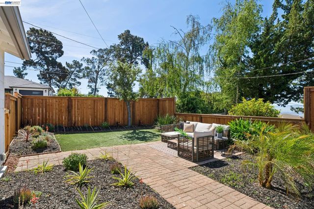 39 Chatsworth Ct, Oakland, CA 94611