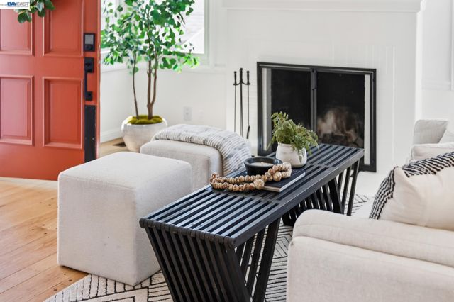 39 Chatsworth Ct, Oakland, CA 94611