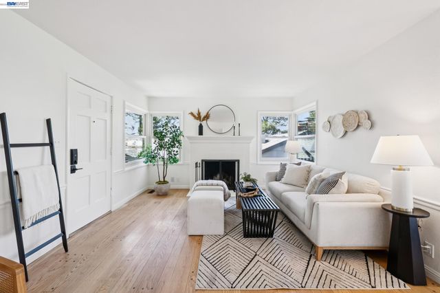 39 Chatsworth Ct, Oakland, CA 94611