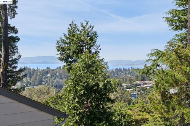 39 Chatsworth Ct, Oakland, CA 94611