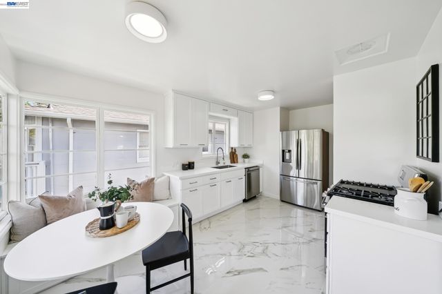 39 Chatsworth Ct, Oakland, CA 94611